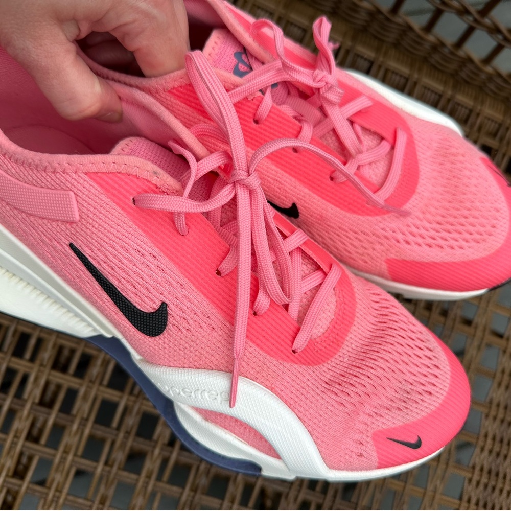 Nike Women’s Athletic Shoes Pink Coral with Black Swoosh - Picture 4 of 5